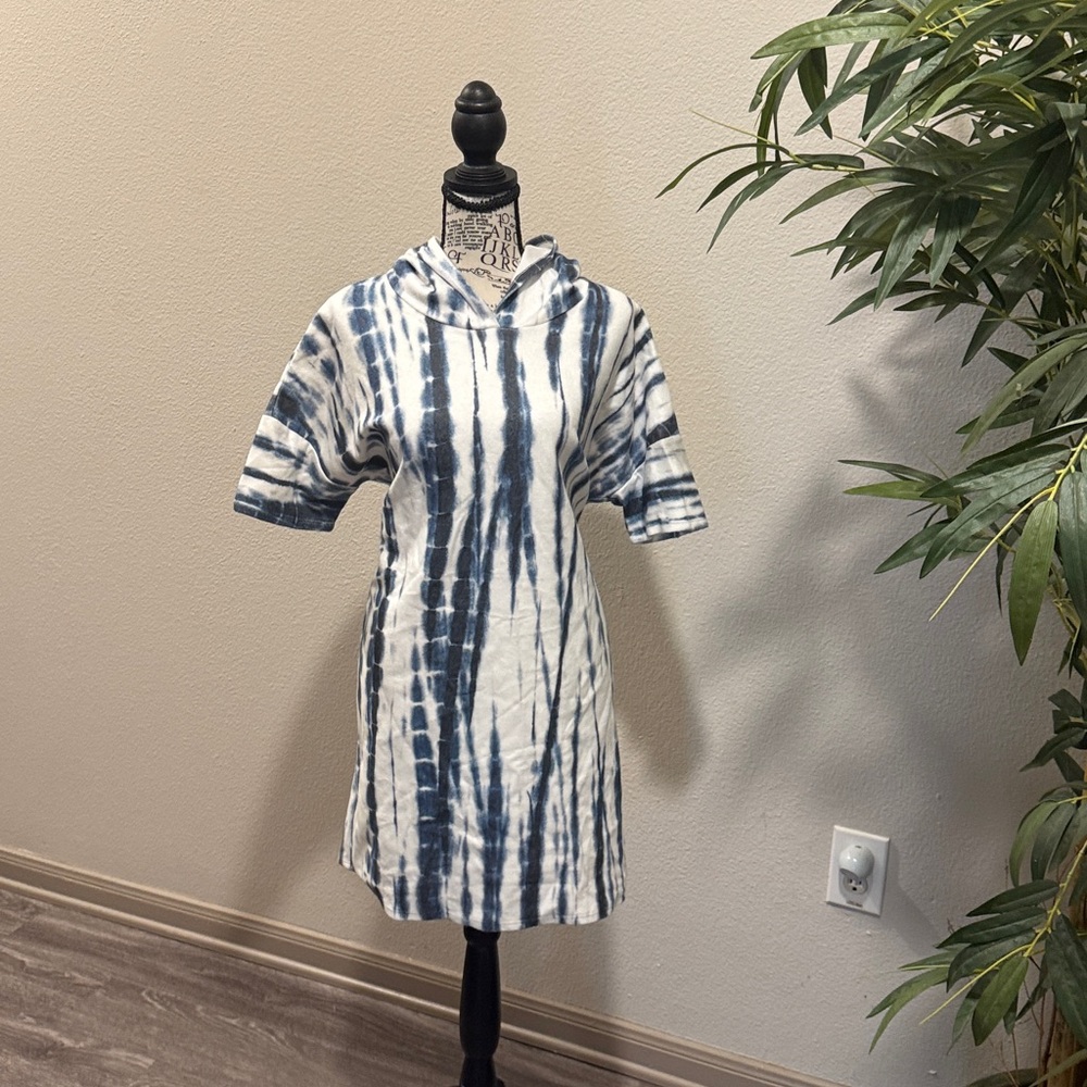 New. Vocal Navy and White Tie-Dye Hooded Poncho